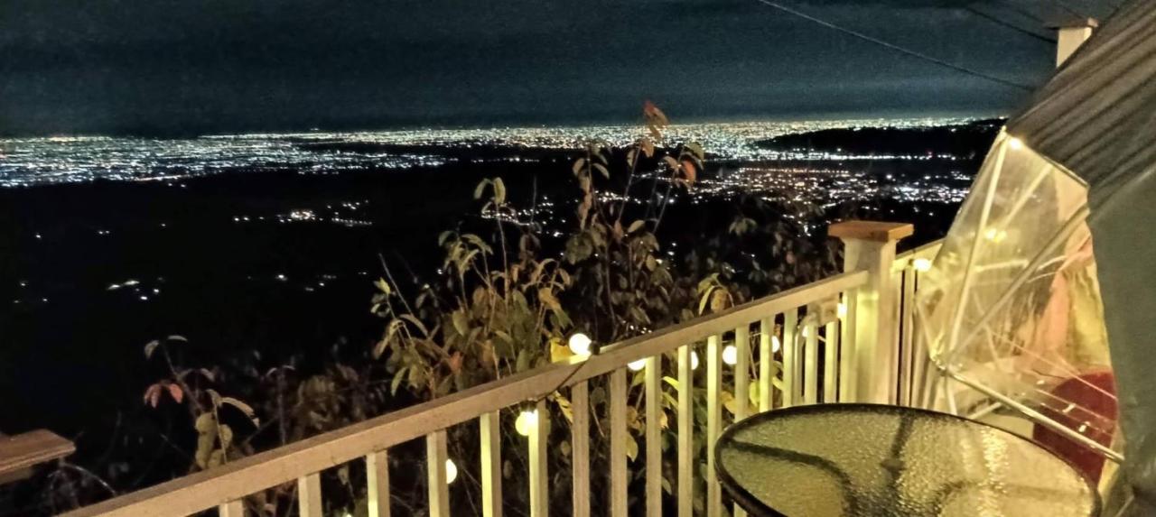 Sky Lounge B&B Zhushan Bagian luar foto
