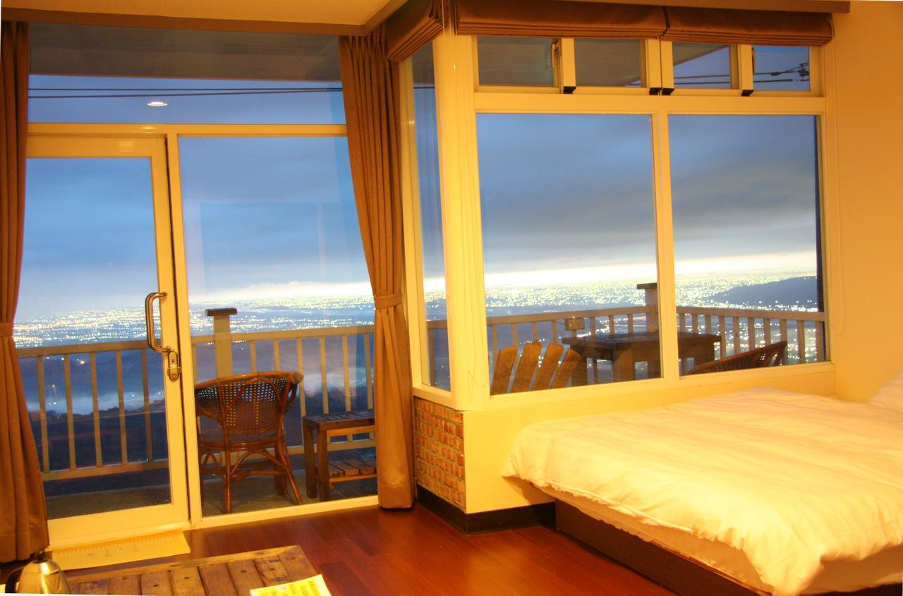 Sky Lounge B&B Zhushan Bagian luar foto
