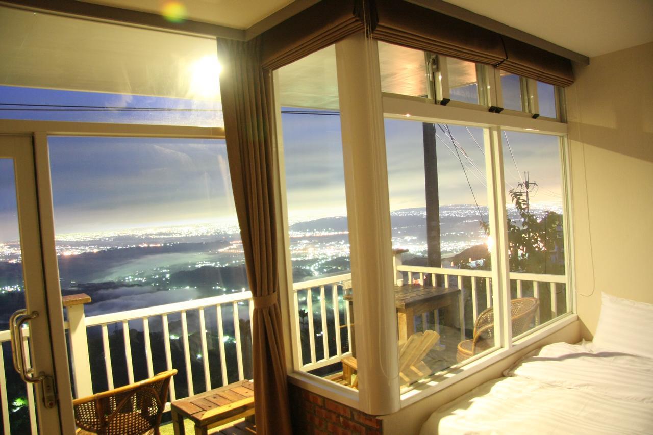 Sky Lounge B&B Zhushan Bagian luar foto
