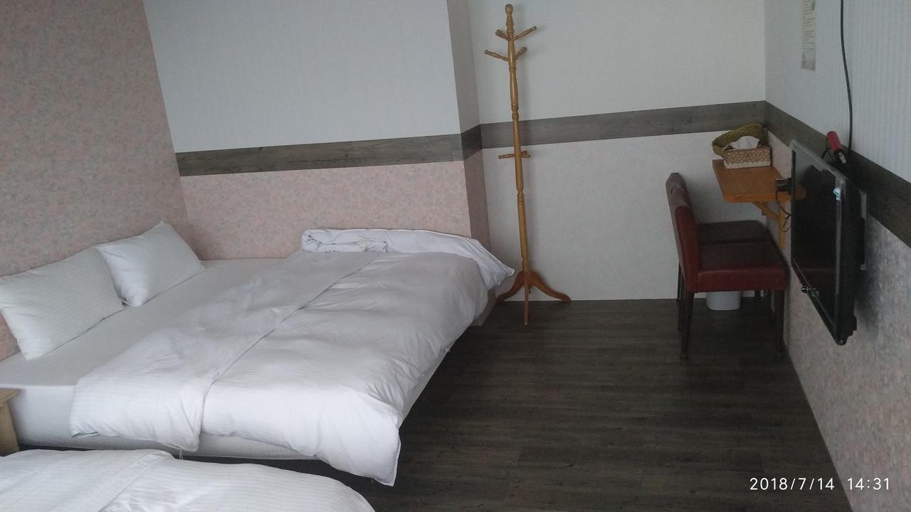 Sky Lounge B&B Zhushan Bagian luar foto