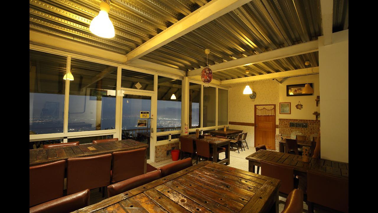 Sky Lounge B&B Zhushan Bagian luar foto